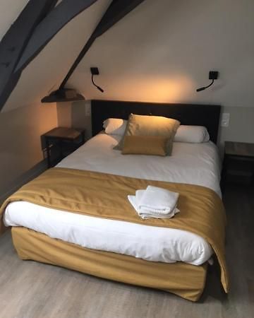 Hotel Le Relais Saint-Quentin-les-Anges Esterno foto