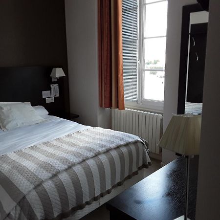 Hotel Le Relais Saint-Quentin-les-Anges Esterno foto