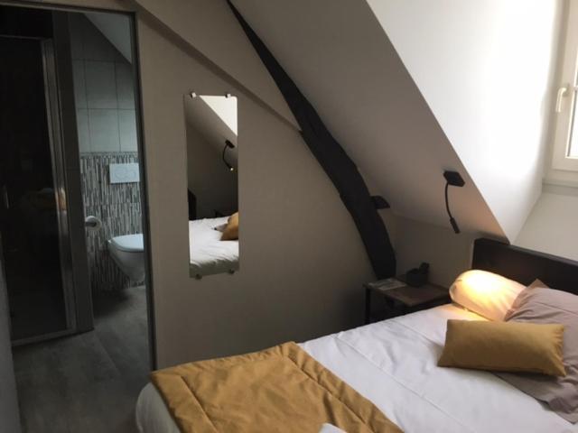 Hotel Le Relais Saint-Quentin-les-Anges Esterno foto