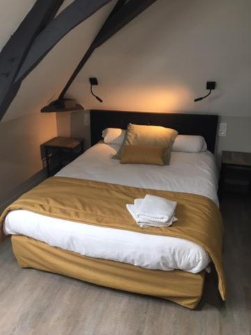 Hotel Le Relais Saint-Quentin-les-Anges Esterno foto
