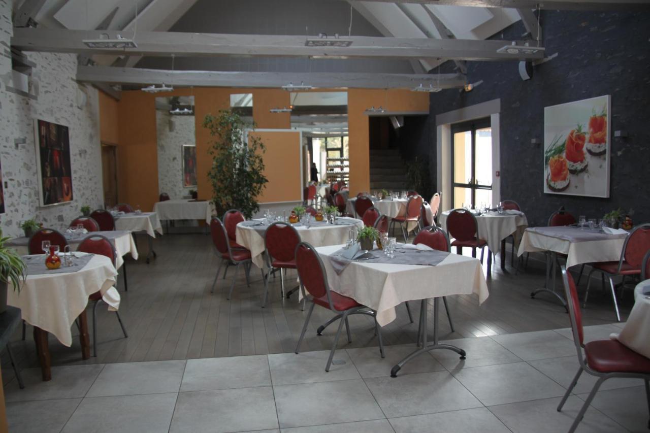 Hotel Le Relais Saint-Quentin-les-Anges Esterno foto