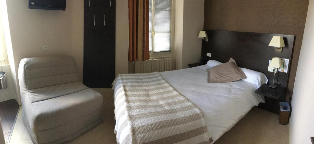 Hotel Le Relais Saint-Quentin-les-Anges Esterno foto